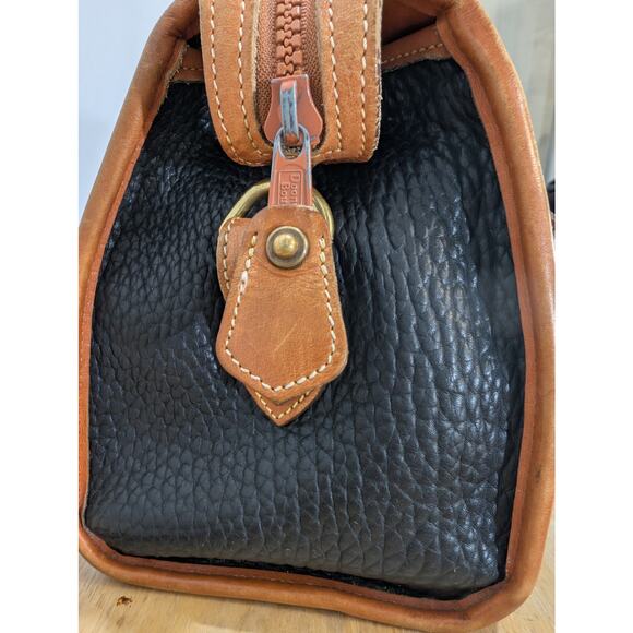 Dooney & Bourke Black Tan Pebbled Leather Satchel Vintage All Weather Leather - Picture 10 of 11